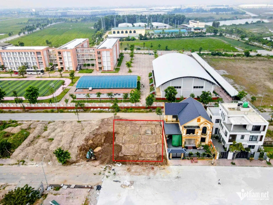 Chủ nhà nói lý do nhờ ‘thần đèn’ dời căn biệt thự nặng hàng trăm tấn ở Bắc Ninh Chủ nhà nói lý do nhờ ‘thần đèn’ dời căn biệt thự nặng hàng trăm tấn ở Bắc Ninh