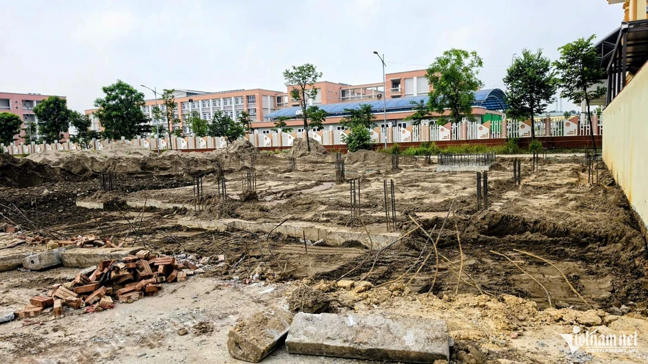 Chủ nhà nói lý do nhờ ‘thần đèn’ dời căn biệt thự nặng hàng trăm tấn ở Bắc Ninh Chủ nhà nói lý do nhờ ‘thần đèn’ dời căn biệt thự nặng hàng trăm tấn ở Bắc Ninh