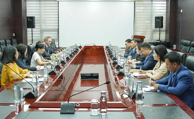 Chưa đầy một tuần sau ngày khởi động, đoàn công tác Mỹ bày tỏ quan tâm đến 'siêu cảng' hơn 2 tỷ USD, quy mô gần 173ha của Việt Nam Chưa đầy một tuần sau ngày khởi động, đoàn công tác Mỹ bày tỏ quan tâm đến 'siêu cảng' hơn 2 tỷ USD, quy mô gần 173ha của Việt Nam