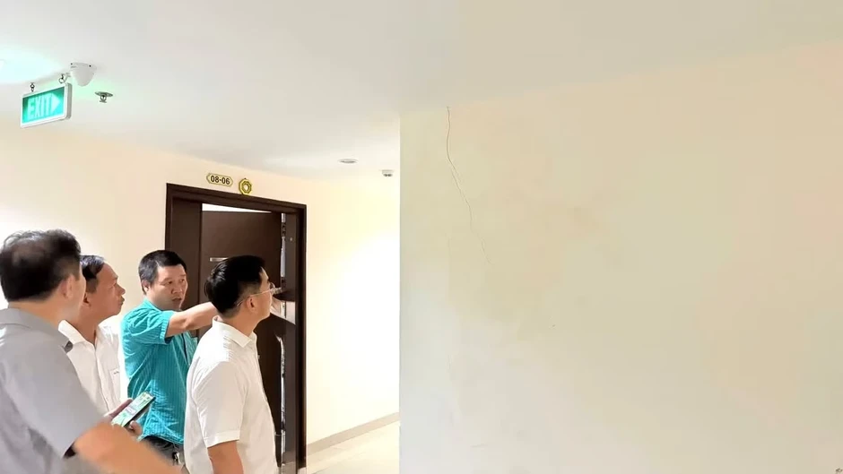 Chung cư 36 tầng ở TP.HCM nứt gãy, hàng trăm hộ dân cầu cứu