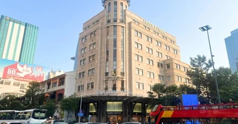 Chuyến bay giảm, vì sao giá phòng khách sạn TPHCM vẫn tăng 20%?