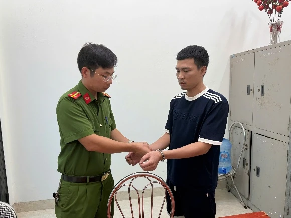 Công an điều tra giao dịch với nội dung sau: Một thanh niên SN 1998 vừa bị bắt sau khi nhận chuyển khoản 61 triệu đồng trong 4 ngày Công an điều tra giao dịch với nội dung sau: Một thanh niên SN 1998 vừa bị bắt sau khi nhận chuyển khoản 61 triệu đồng trong 4 ngày