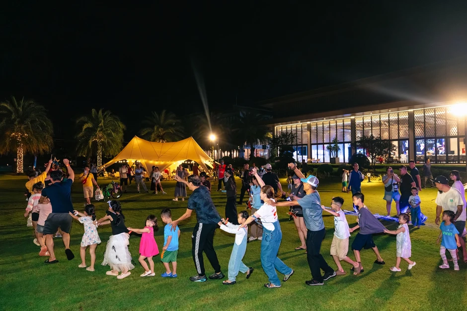 Cùng Izumi City đón mùa trăng tròn trong không gian sống bên sông