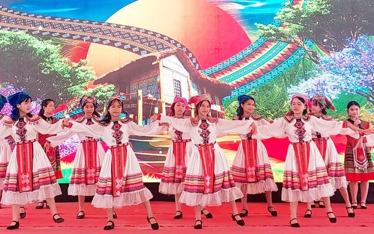 Đà Nẵng: Hàng trăm bộ đội đóng chốt tại công trường, bắt đầu xây trường nội trú biên giới Đà Nẵng: Hàng trăm bộ đội đóng chốt tại công trường, bắt đầu xây trường nội trú biên giới