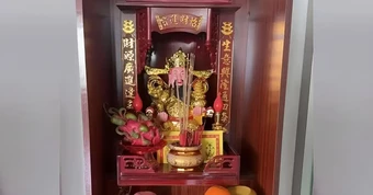 Đặt bàn thờ Thần Tài chuẩn phong thủy để tiền bạc hanh thông cả năm