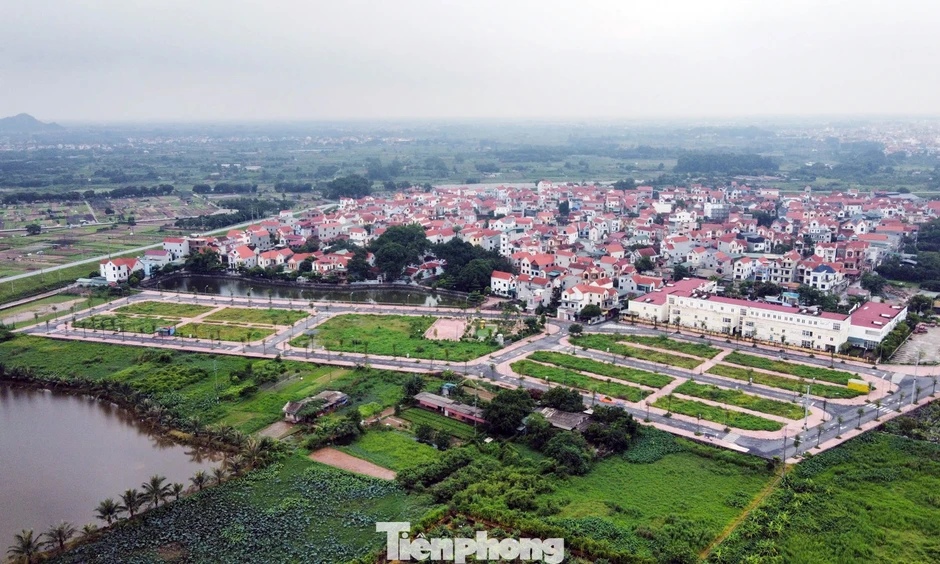 Đất đấu giá vùng ven Hà Nội từng gây 'sốt' trở thành nơi bỏ hoang, không bóng người! Đất đấu giá vùng ven Hà Nội từng gây 'sốt' trở thành nơi bỏ hoang, không bóng người!