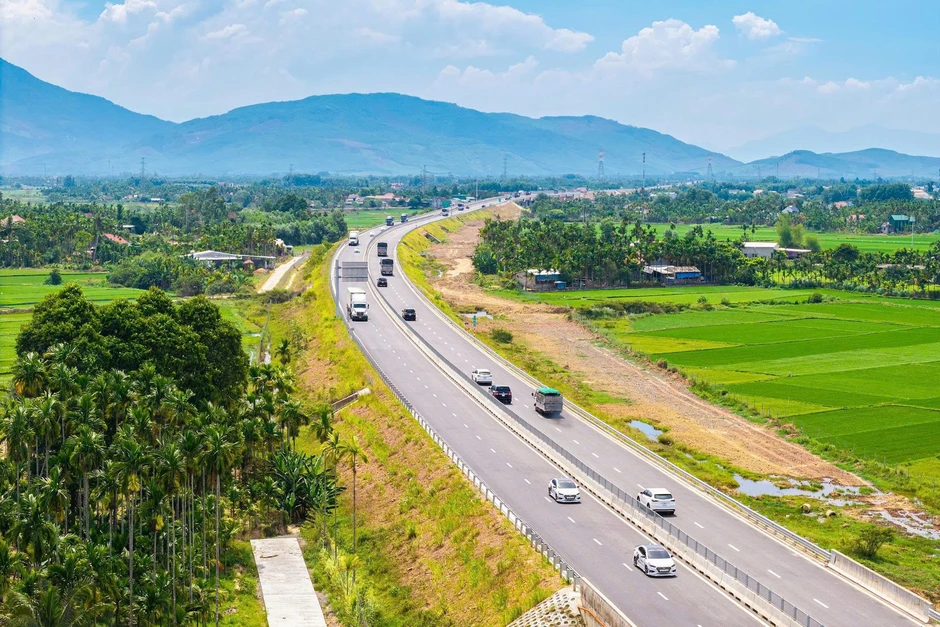 Đầu tư, thi công, quản lý vận hành 64km hầm cầu, 845km cao tốc và quốc lộ, 7 cầu cấp đặc biệt... Đèo Cả lãi 564 tỷ đồng sau 9 tháng