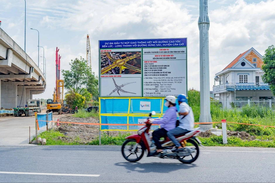 Diễn biến mới nhất của loạt hạ tầng Cần Giờ: Cầu vượt sông chuẩn bị đổ cọc, nút giao cao tốc bắt đầu thi công, sắp mở tuyến cầu và hầm vượt biển