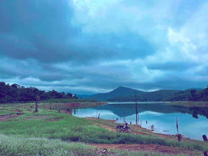 Đỉnh núi ở miền Trung đang được đề xuất xây khu du lịch như "Bà Nà Hills thứ 2": Cao hơn 1000m, ngày trời quang nhìn được ra tới biển Đỉnh núi ở miền Trung đang được đề xuất xây khu du lịch như "Bà Nà Hills thứ 2": Cao hơn 1000m, ngày trời quang nhìn được ra tới biển