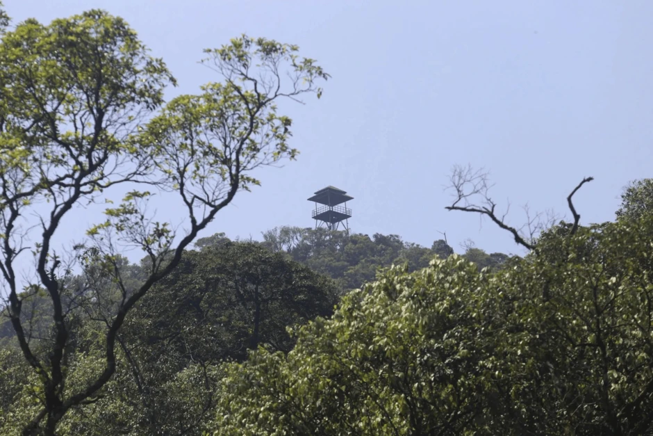 Đỉnh núi ở miền Trung đang được đề xuất xây khu du lịch như "Bà Nà Hills thứ 2": Cao hơn 1000m, ngày trời quang nhìn được ra tới biển Đỉnh núi ở miền Trung đang được đề xuất xây khu du lịch như "Bà Nà Hills thứ 2": Cao hơn 1000m, ngày trời quang nhìn được ra tới biển