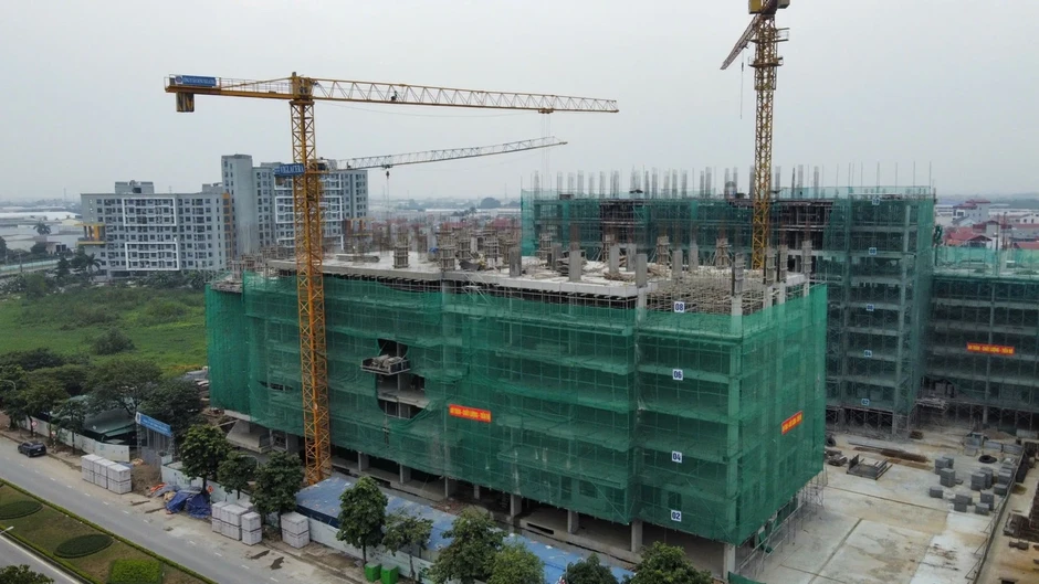 Doanh nghiệp bất động sản 'đứng ngồi không yên' Doanh nghiệp bất động sản 'đứng ngồi không yên'