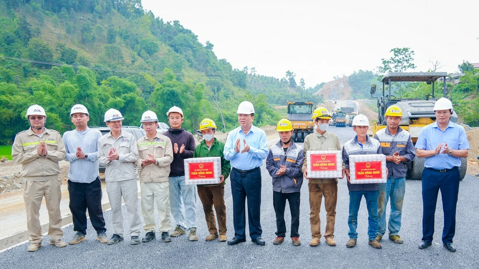 Dự án 26.000 tỷ đồng thách thức bậc nhất cả nước: Phải huy động quân đội hỗ trợ, chỉ còn hơn 1 tuần để hoàn thành đoạn tuyến quan trọng