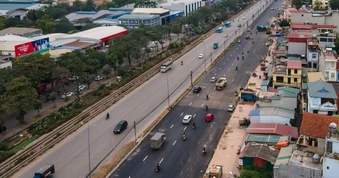 Dự án mở rộng quốc lộ 1A: Một xã đi rà soát đất đai để giải phóng mặt bằng