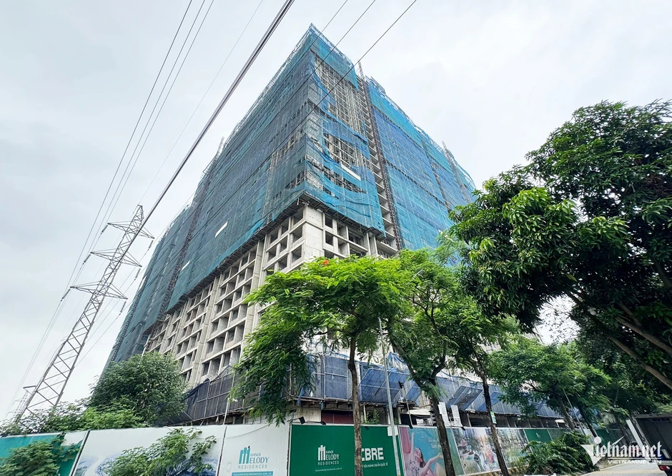 Dự án ở phường từng đông dân nhất Hà Nội nhiều lần lỡ hẹn, 3 tòa chung cư vẫn ngổn ngang