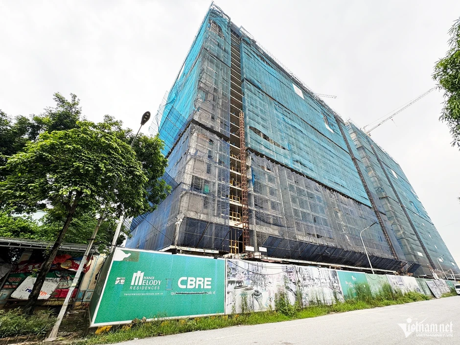 Dự án ở phường từng đông dân nhất Hà Nội nhiều lần lỡ hẹn, 3 tòa chung cư vẫn ngổn ngang