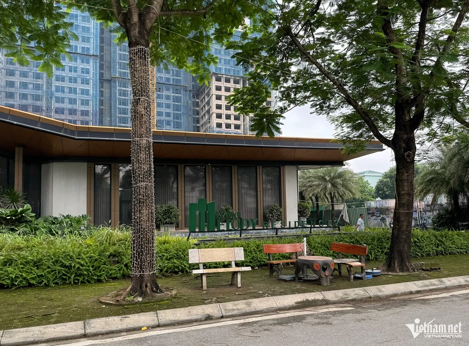 Dự án ở phường từng đông dân nhất Hà Nội nhiều lần lỡ hẹn, 3 tòa chung cư vẫn ngổn ngang