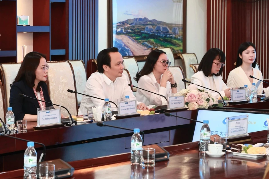 FLC của ông Trịnh Văn Quyết muốn hợp tác với một tập đoàn Trung Quốc FLC của ông Trịnh Văn Quyết muốn hợp tác với một tập đoàn Trung Quốc