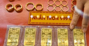 Giá vàng, bạc hạ nhiệt do áp lực chốt lời