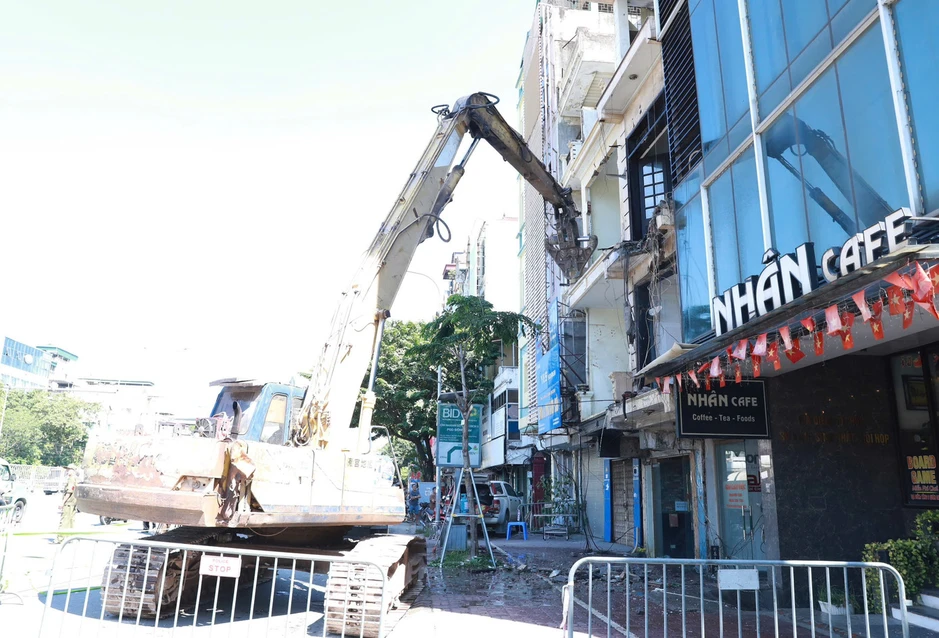 GPMB Quốc lộ 1A: Máy đếm tiền chạy hết công suất, người dân mang bao tải tiền về GPMB Quốc lộ 1A: Máy đếm tiền chạy hết công suất, người dân mang bao tải tiền về