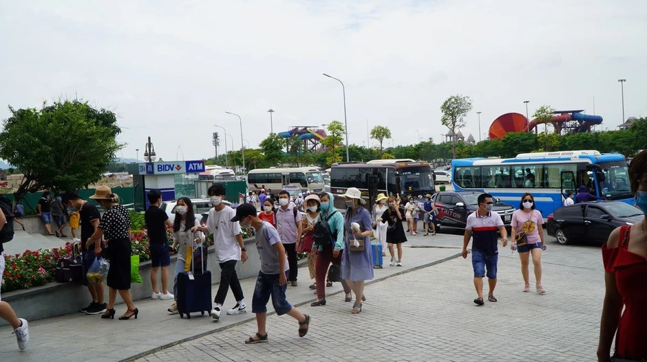 Hạ Long ngày thường đông như ngày lễ, bất động sản 'sẵn sàng kinh doanh' tại Vịnh Bình Minh 1 được săn đón Hạ Long ngày thường đông như ngày lễ, bất động sản 'sẵn sàng kinh doanh' tại Vịnh Bình Minh 1 được săn đón