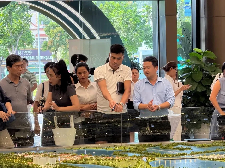 Hạ Long ngày thường đông như ngày lễ, bất động sản 'sẵn sàng kinh doanh' tại Vịnh Bình Minh 1 được săn đón Hạ Long ngày thường đông như ngày lễ, bất động sản 'sẵn sàng kinh doanh' tại Vịnh Bình Minh 1 được săn đón