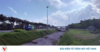 Hầm chui Trạm 2: Huyết mạch cửa ngõ biến thành bãi tập kết, sửa chữa xe tải