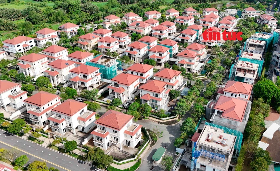 Hàng loạt siêu dự án bỏ dở dang hàng chục năm tại TP Hồ Chí Minh Hàng loạt siêu dự án bỏ dở dang hàng chục năm tại TP Hồ Chí Minh