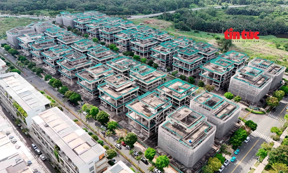 Hàng loạt siêu dự án bỏ dở dang hàng chục năm tại TP Hồ Chí Minh Hàng loạt siêu dự án bỏ dở dang hàng chục năm tại TP Hồ Chí Minh