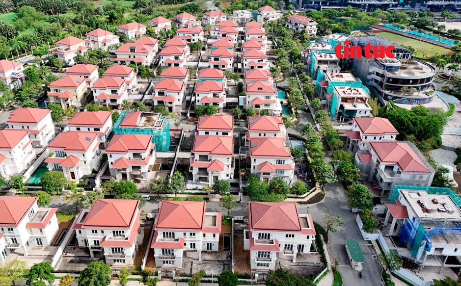Hàng loạt siêu dự án bỏ dở dang hàng chục năm tại TP Hồ Chí Minh Hàng loạt siêu dự án bỏ dở dang hàng chục năm tại TP Hồ Chí Minh