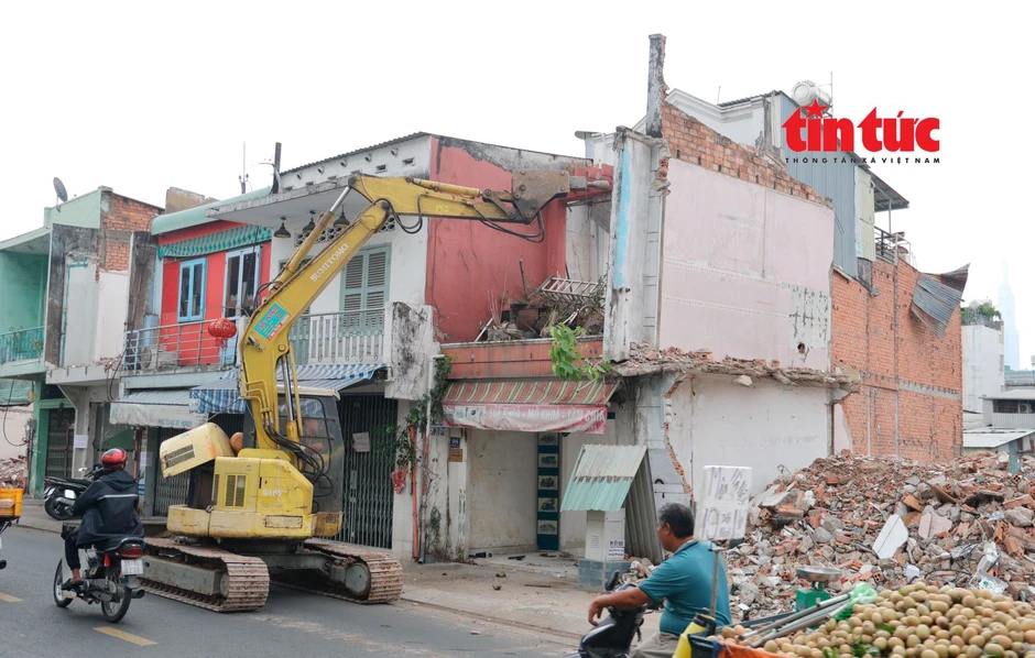 Hàng trăm hộ dân bàn giao mặt bằng phục vụ cải tạo rạch Xuyên Tâm Hàng trăm hộ dân bàn giao mặt bằng phục vụ cải tạo rạch Xuyên Tâm