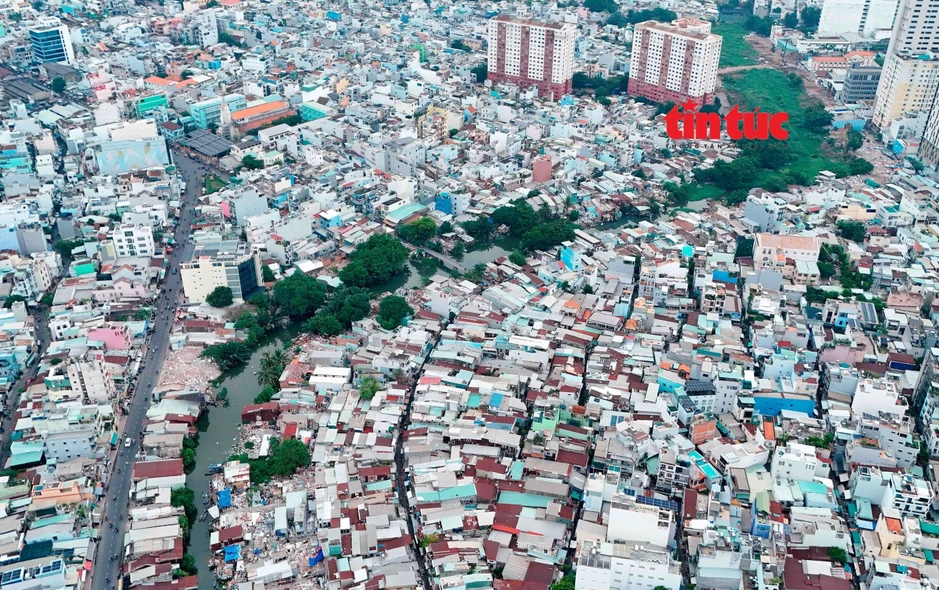 Hàng trăm hộ dân bàn giao mặt bằng phục vụ cải tạo rạch Xuyên Tâm Hàng trăm hộ dân bàn giao mặt bằng phục vụ cải tạo rạch Xuyên Tâm
