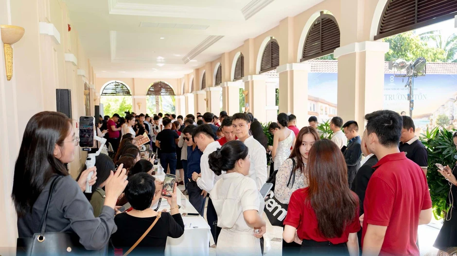 Hàng trăm khách 'săn' quỹ căn hoàn thiện Đảo Ngọc với cam kết thuê 21% trong 3 năm Hàng trăm khách 'săn' quỹ căn hoàn thiện Đảo Ngọc với cam kết thuê 21% trong 3 năm