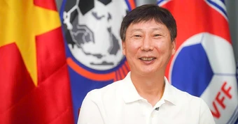 HLV Kim Sang-sik: Vợ khuyên ở hẳn Việt Nam, nhưng giá nhà cao quá không mua được