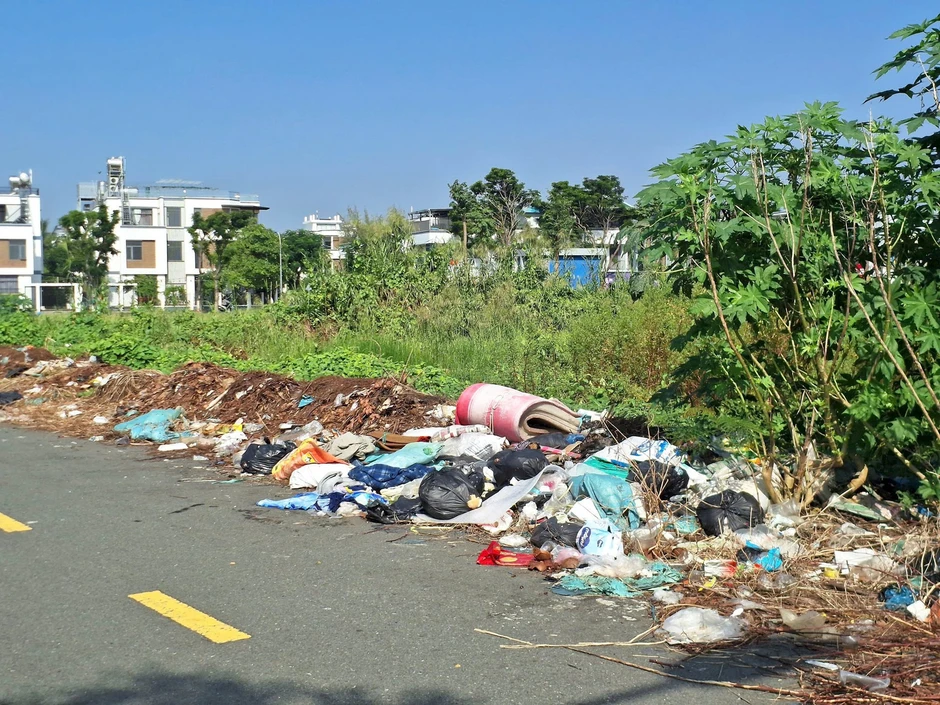 Hoang phí khó tin: Loạt nhà phố giá chục tỷ đồng nhưng không có ai đến ở Hoang phí khó tin: Loạt nhà phố giá chục tỷ đồng nhưng không có ai đến ở