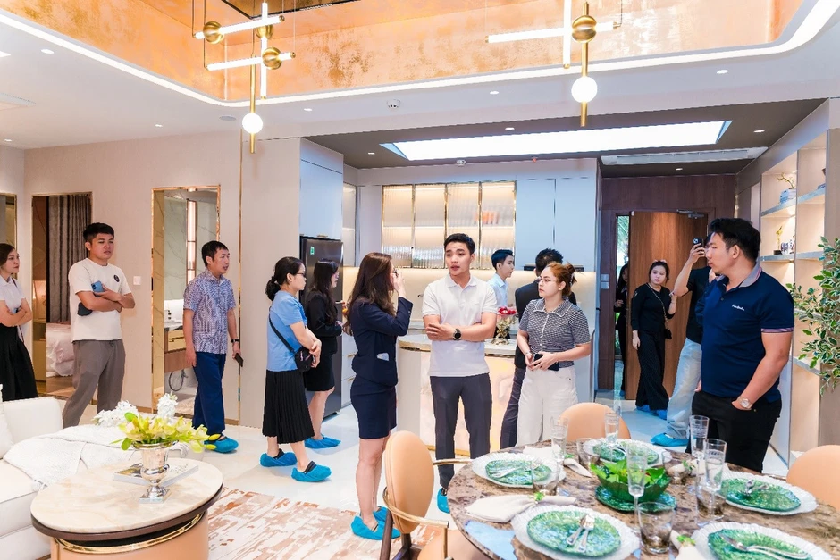 Hơn 1.000 khách hàng tham quan căn hộ mẫu The Emerald Boulevard, điều gì tạo nên sức hút? Hơn 1.000 khách hàng tham quan căn hộ mẫu The Emerald Boulevard, điều gì tạo nên sức hút?