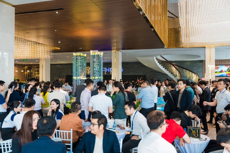 Hơn 1.000 khách hàng tham quan căn hộ mẫu The Emerald Boulevard, điều gì tạo nên sức hút? Hơn 1.000 khách hàng tham quan căn hộ mẫu The Emerald Boulevard, điều gì tạo nên sức hút?