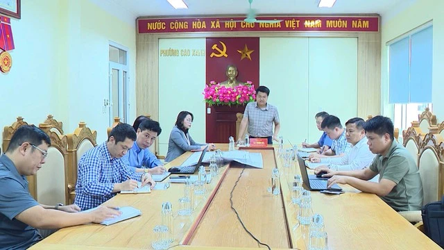 Hơn 1.000 nhà đầu tư chờ sổ đỏ tại dự án FLC của ông Trịnh Văn Quyết, chính quyền yêu cầu hoàn tất nghĩa vụ tài chính Hơn 1.000 nhà đầu tư chờ sổ đỏ tại dự án FLC của ông Trịnh Văn Quyết, chính quyền yêu cầu hoàn tất nghĩa vụ tài chính