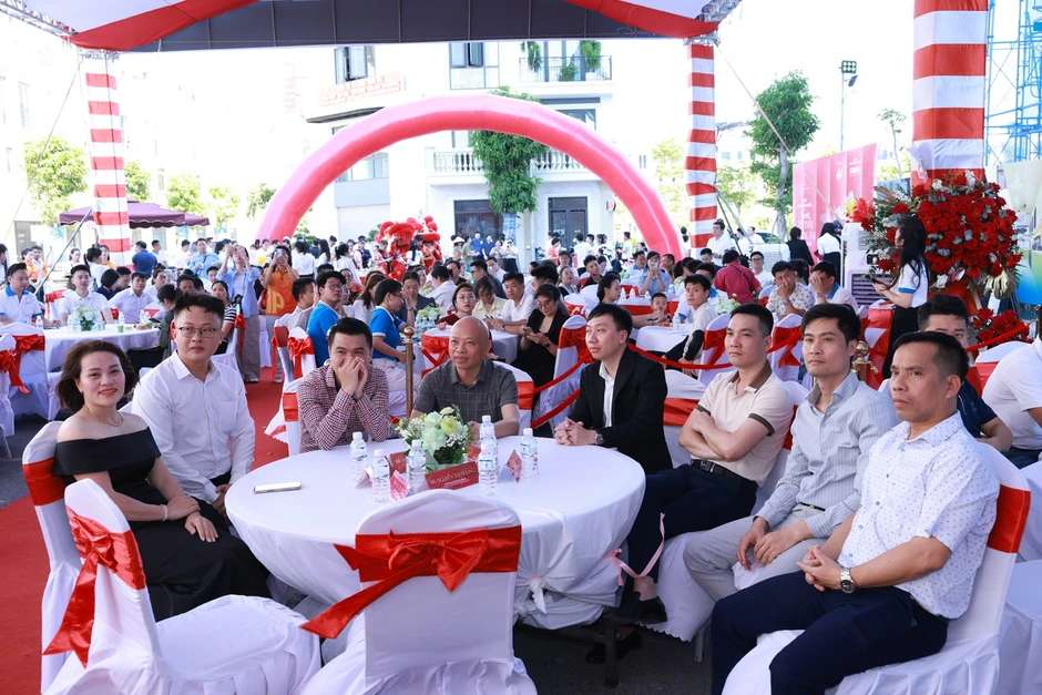Hơn 300 khách hàng tham dự sự kiện Khai trương căn hộ mẫu The Zenith Hải Phòng Hơn 300 khách hàng tham dự sự kiện Khai trương căn hộ mẫu The Zenith Hải Phòng
