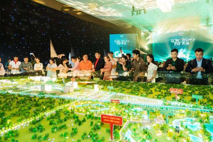 Khách hàng mua nhà Vinhomes yên tâm khi được 'bảo hiểm' lãi suất dài hạn Khách hàng mua nhà Vinhomes yên tâm khi được 'bảo hiểm' lãi suất dài hạn