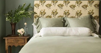 Không cần mua giường mới, một mẹo giúp phòng ngủ trông sang hơn