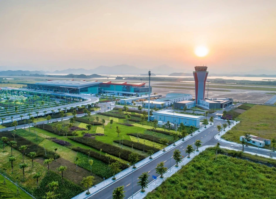 Không phải Nội Bài, Tân Sơn Nhất, đây mới là sân bay Việt Nam vào top hàng đầu châu Á: Rộng gấp 19 lần sân Mỹ Đình, từng là nơi hạ cánh chuyến bay chở 2 triệu phú Mỹ Không phải Nội Bài, Tân Sơn Nhất, đây mới là sân bay Việt Nam vào top hàng đầu châu Á: Rộng gấp 19 lần sân Mỹ Đình, từng là nơi hạ cánh chuyến bay chở 2 triệu phú Mỹ