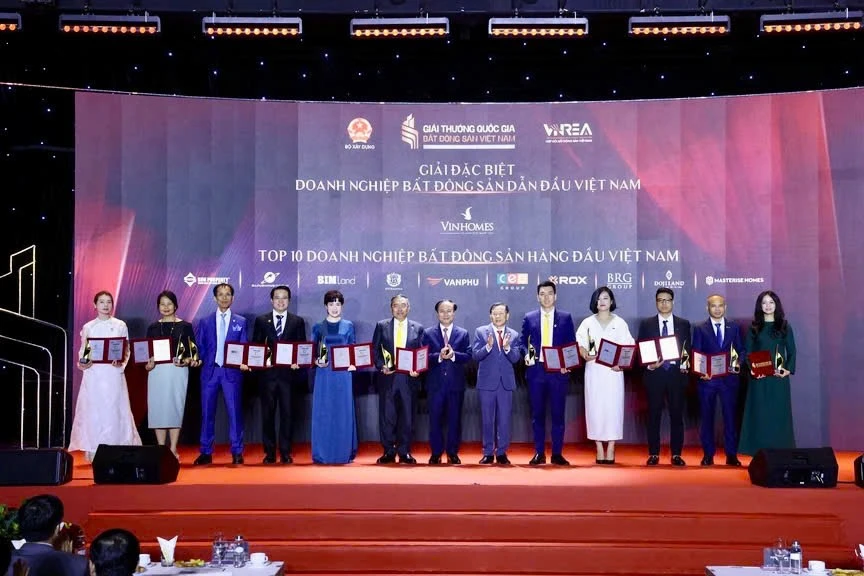 KN Holdings được vinh danh top 10 doanh nghiệp bất động sản hàng đầu Việt Nam KN Holdings được vinh danh top 10 doanh nghiệp bất động sản hàng đầu Việt Nam