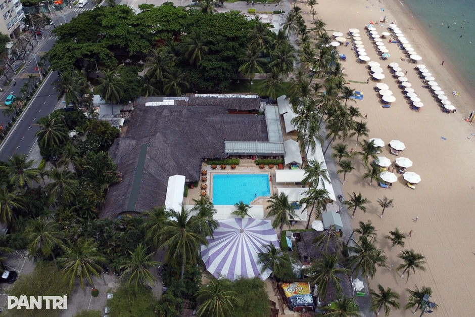 Lý do 2 nhà hàng nổi tiếng ở biển Nha Trang chưa phải di dời Lý do 2 nhà hàng nổi tiếng ở biển Nha Trang chưa phải di dời