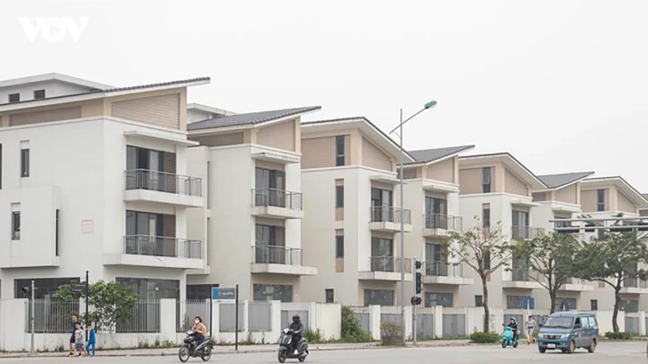 Mắc kẹt vì “đu đỉnh” bất động sản: Nhà đầu tư trả giá đắt vì dùng đòn bẩy Mắc kẹt vì “đu đỉnh” bất động sản: Nhà đầu tư trả giá đắt vì dùng đòn bẩy