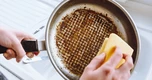 Mẹo dùng bã cà phê đánh bay cặn bám, giúp nồi chảo sạch như mới