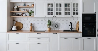 Mẹo làm sạch dầu mỡ trên tủ bếp chỉ với nước rửa chén từ chuyên gia