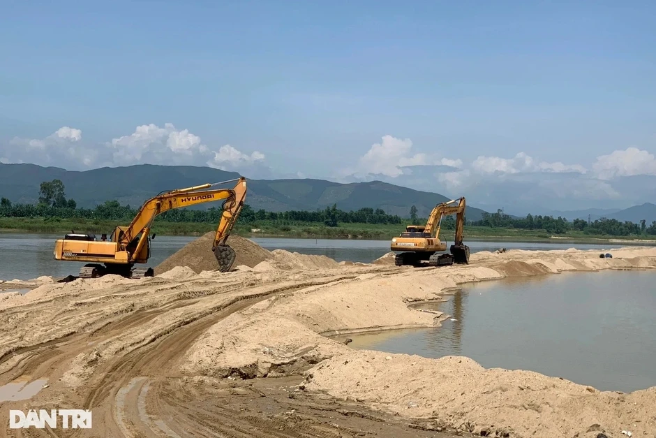 Mỏ cát Quảng Ngãi: Giá đấu gần 1,1 triệu đồng/m3, cao gấp 3 lần
