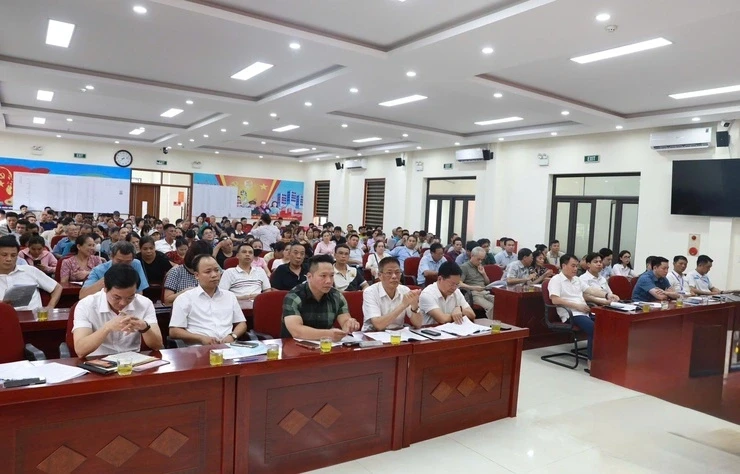 Một dự án tại "đất vàng" Hà Nội bị người dân căng băng rôn đòi nhà Một dự án tại "đất vàng" Hà Nội bị người dân căng băng rôn đòi nhà
