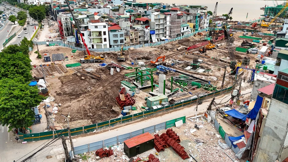 Ngắm đại công trường xây cầu vô cực ở Hà Nội: 8 tháng đạt gần 40% tiến độ, 26.000 tấn thép đã sẵn sàng, 500 người làm 3 ca để vượt qua cột mốc khó khăn nhất Ngắm đại công trường xây cầu vô cực ở Hà Nội: 8 tháng đạt gần 40% tiến độ, 26.000 tấn thép đã sẵn sàng, 500 người làm 3 ca để vượt qua cột mốc khó khăn nhất