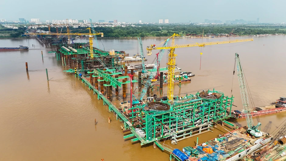 Ngắm đại công trường xây cầu vô cực ở Hà Nội: 8 tháng đạt gần 40% tiến độ, 26.000 tấn thép đã sẵn sàng, 500 người làm 3 ca để vượt qua cột mốc khó khăn nhất Ngắm đại công trường xây cầu vô cực ở Hà Nội: 8 tháng đạt gần 40% tiến độ, 26.000 tấn thép đã sẵn sàng, 500 người làm 3 ca để vượt qua cột mốc khó khăn nhất